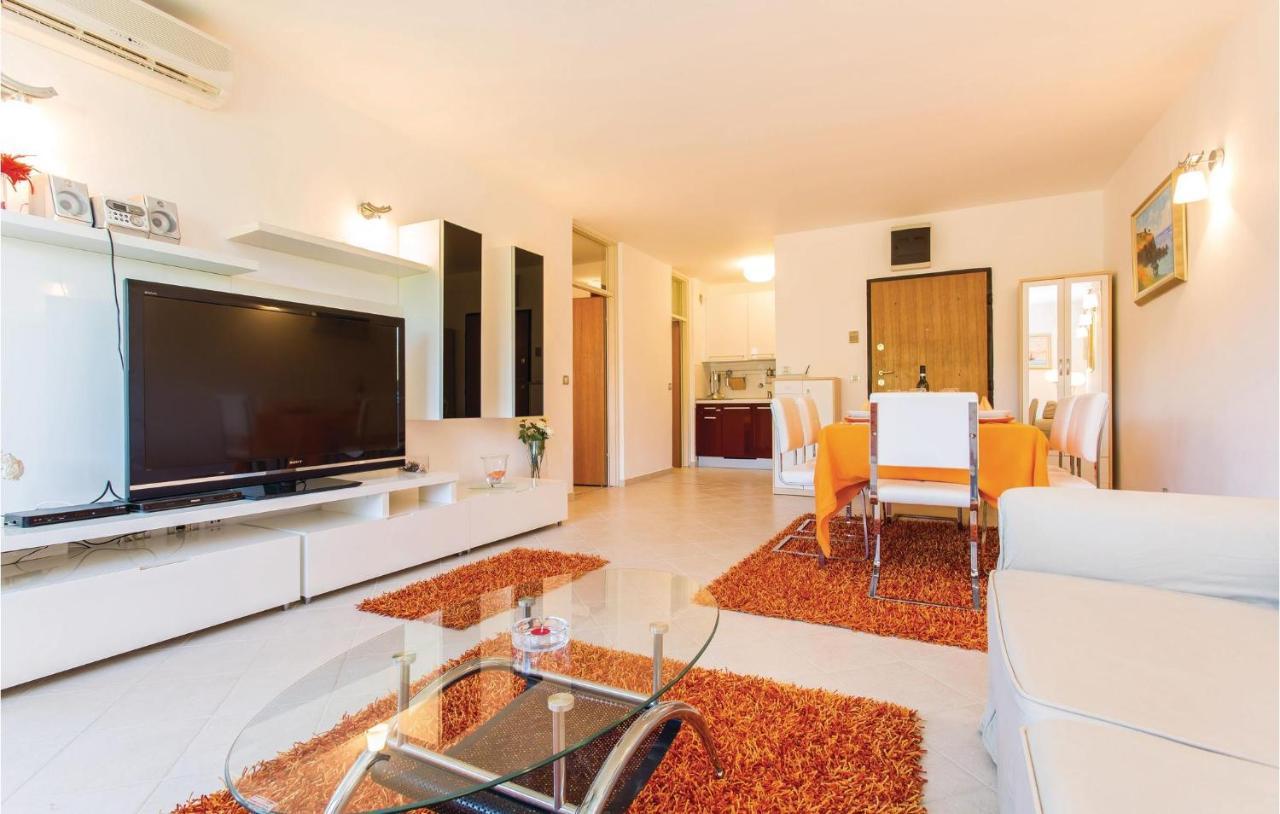 Amazing Apartment In Njivice With Wifi Екстериор снимка