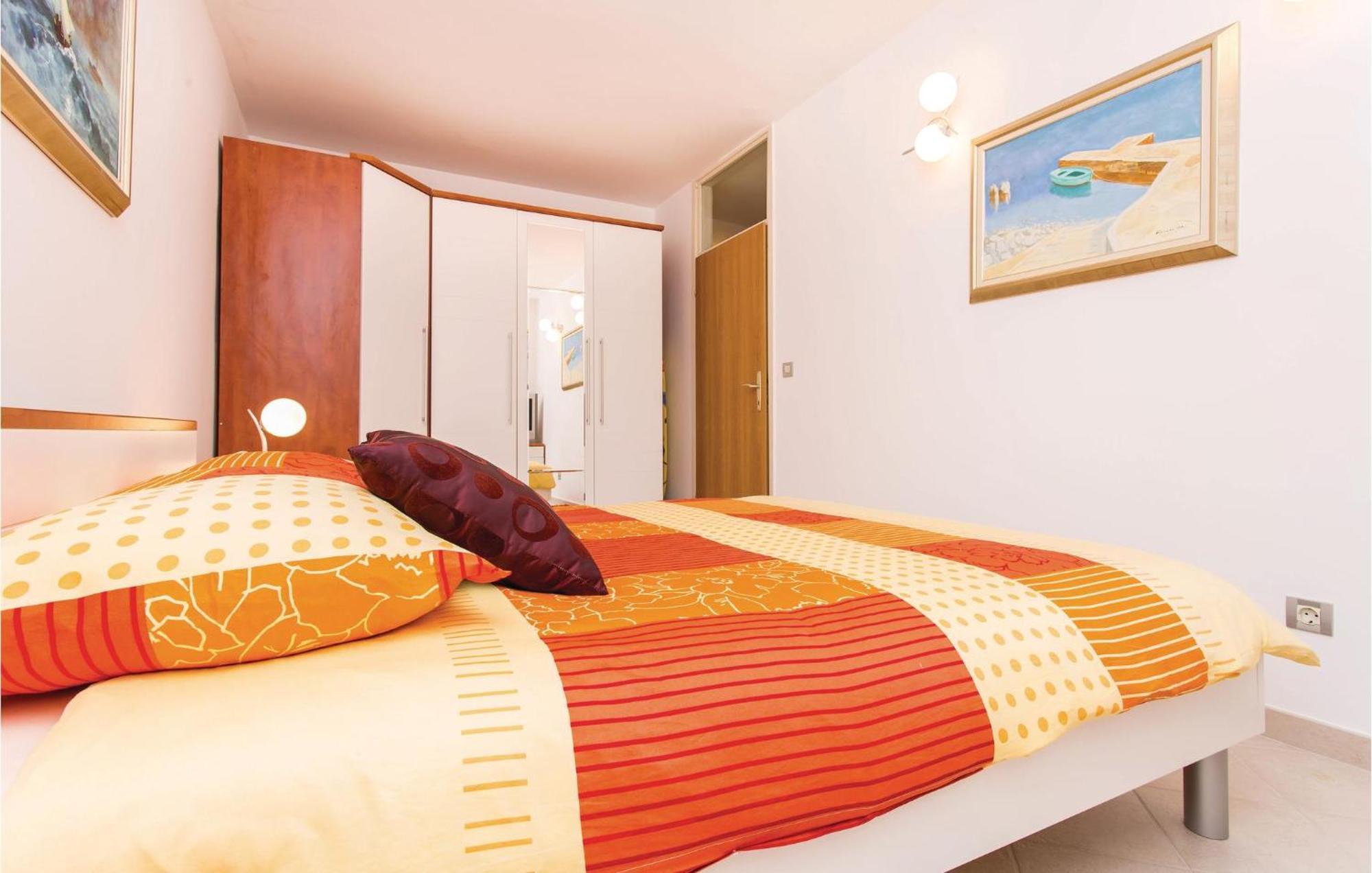 Amazing Apartment In Njivice With Wifi Екстериор снимка