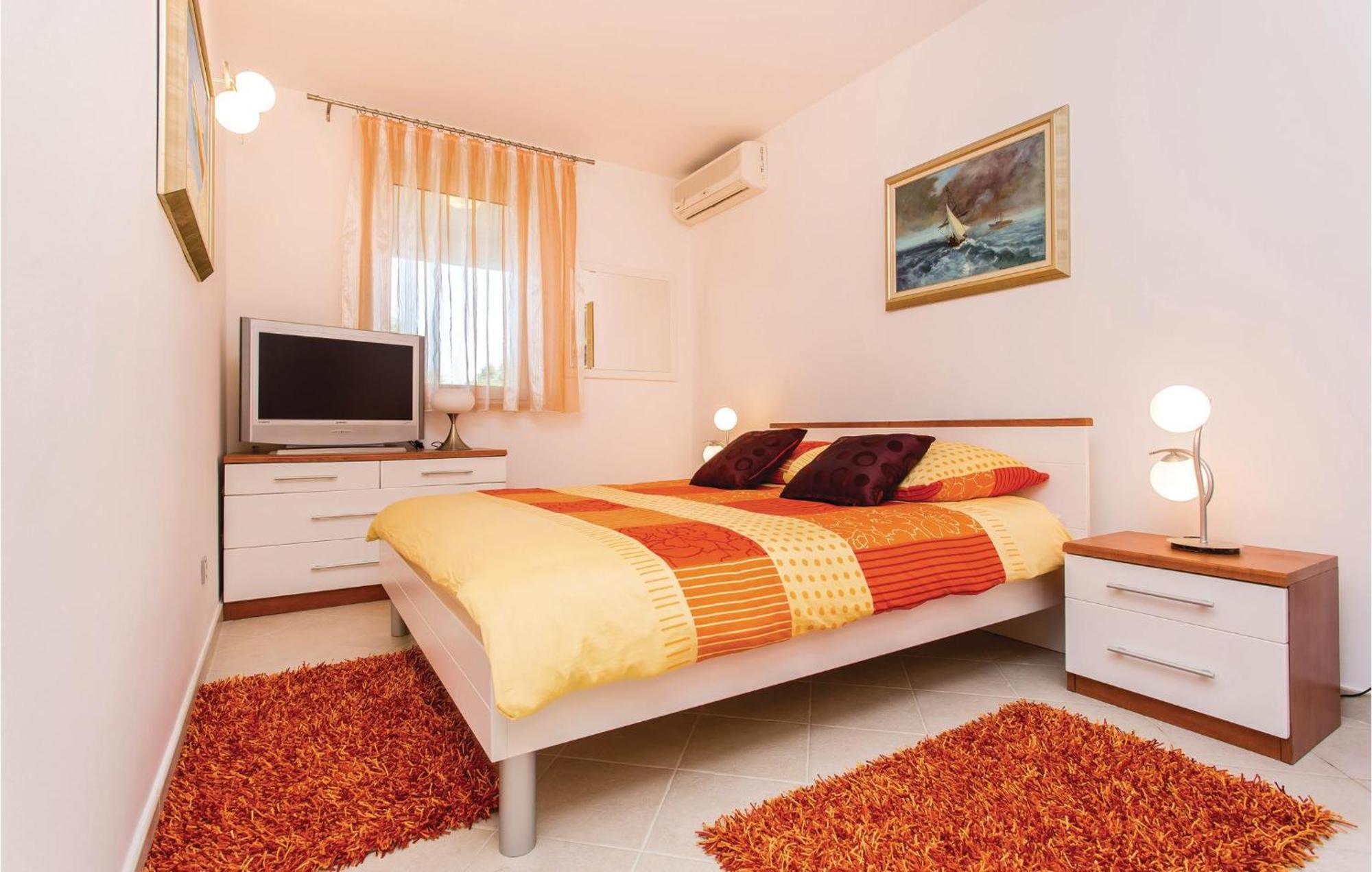 Amazing Apartment In Njivice With Wifi Екстериор снимка